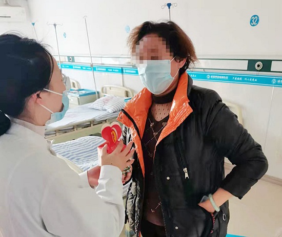 溫情平安夜！成都癲癇病醫院為患者送蘋果傳遞“平安”祝福！