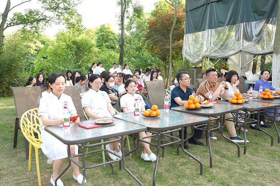 【感恩有你，白衣天使在行動】昨日，成都神康癲癇醫院開展國際護士節戶外團建